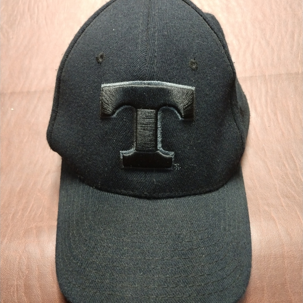 Tennessee NCAA "T" Fitted Hat